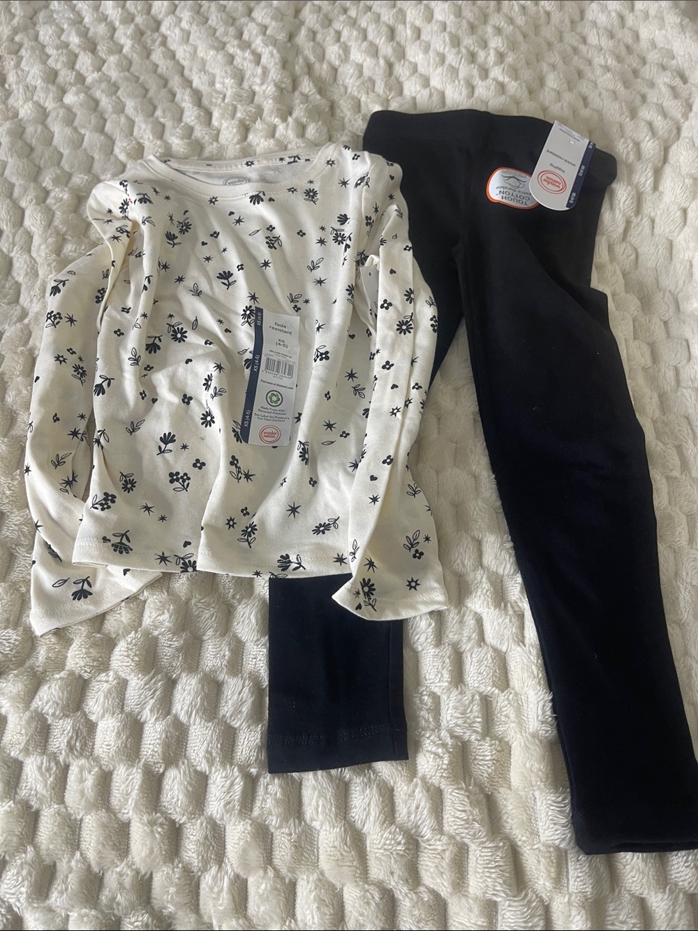 wonder nation White Floral Long-Sleeve Top with Black Leggings Set